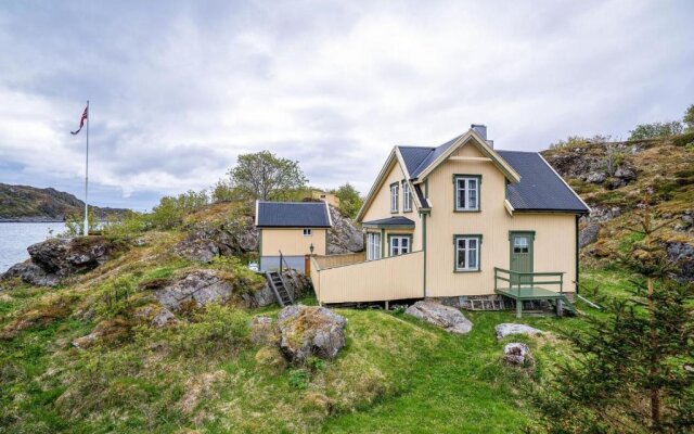 Sea-view house in Sund