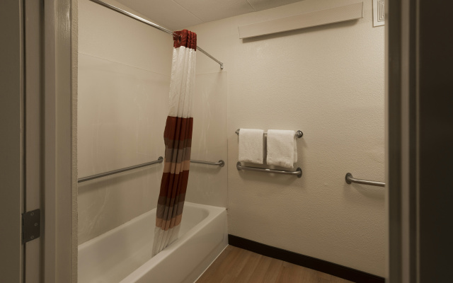 Red Roof Inn PLUS+ Chicago - Willowbrook
