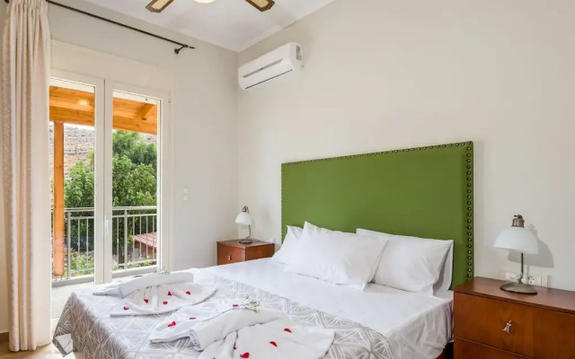 Villa Koutalas - Majestic Sunsets over the Pool