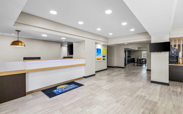 Days Inn & Suites by Wyndham Union City