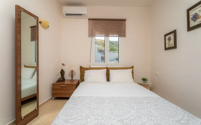M N Luxury Apartment Sea View