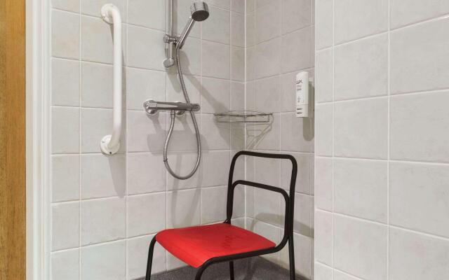 Waterloo Hub Hotel & Suites