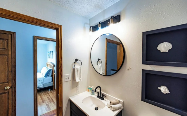 Redbud Retreat Amenity-filled Waterfront Home!