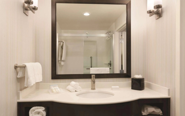 Red Roof Inn PLUS+ Boston - Logan