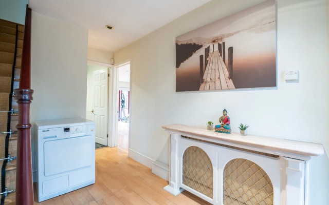 Charming Wimbledon Park Home close to Putney Heath