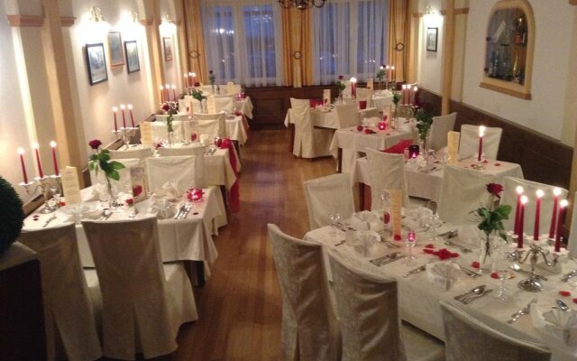 Hotel-Restaurant „Roter Hahn“