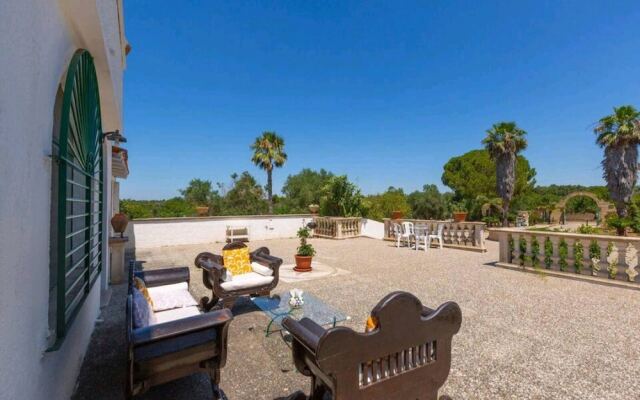 Villa With Garden and Relaxing Atmosphere