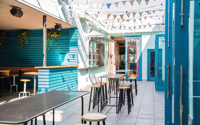 Barrys Beach Road Hotel