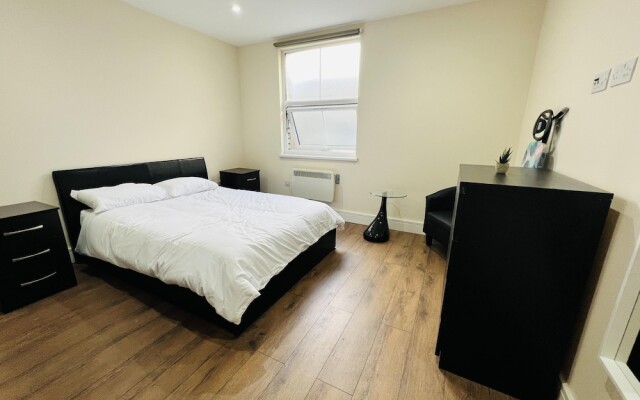 1-bed Apartment in Ealing, 3 Mins From Station