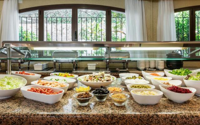 Hotel ILUNION Caleta Park