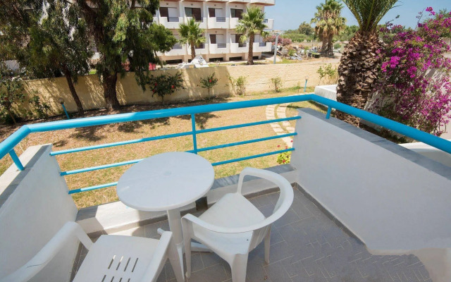 Leonidas Hotel and Studios