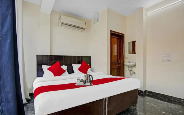 Oyo Flagship 703124 Hotel The Royal