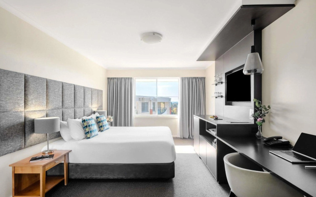 Mantra on Northbourne Canberra – Guest Rooms – Braddon