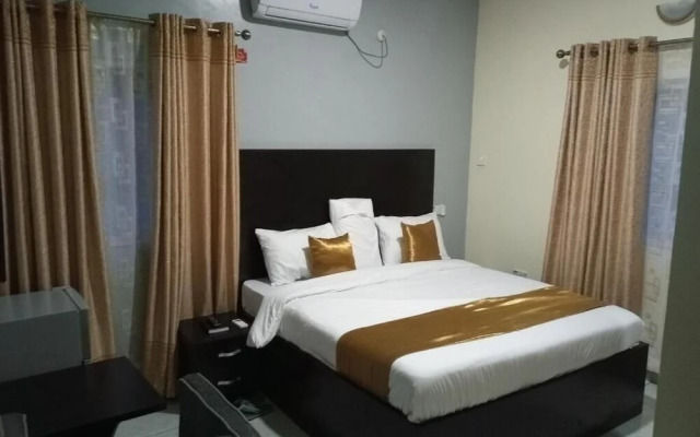 Blooms Spot Hotel and Apartment