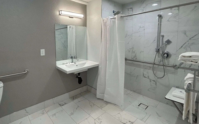 Studio 6 Tacoma, WA - South