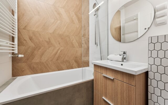 Home Office Flat Miedziana by Renters