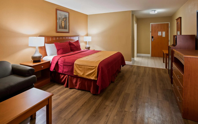 Best Western Plus Hannaford Inn & Suites