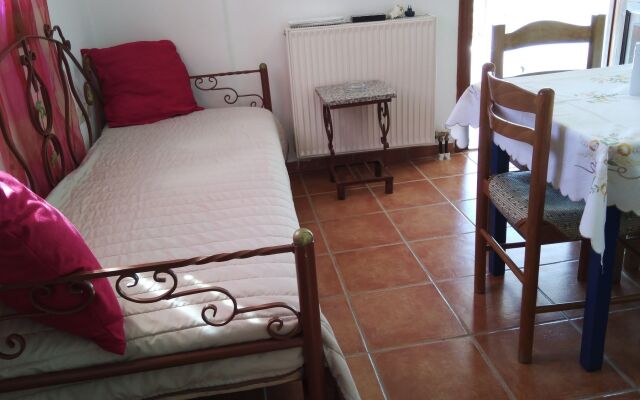 Akti Miaouli Holiday Home