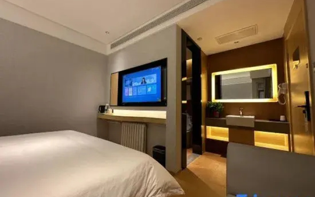 Seasonal Hotel