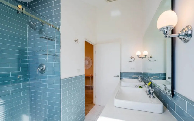 w Homely 2BR With Balcony in Panama