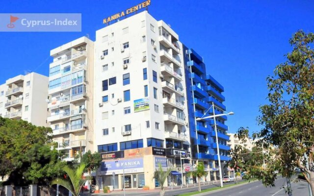 The White Pearl Suite - beach front city centre with sea view.