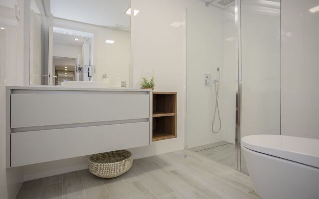 Liiiving - Luxury River View Apartment V