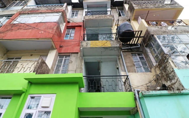 OYO Home 13520 Comfortable 2RK