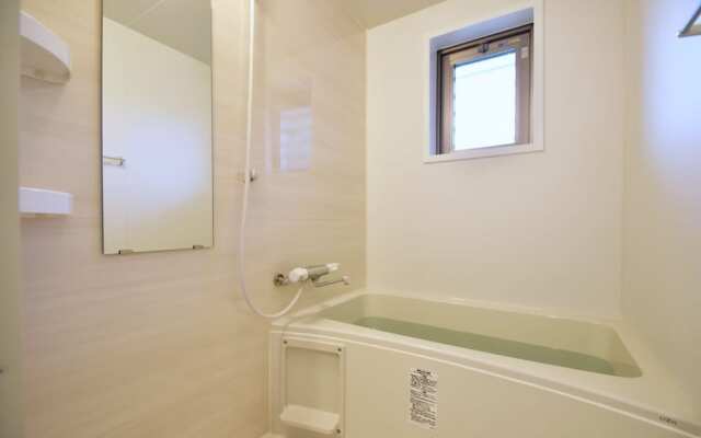 SHIGUWA ONNA Mishuku Onna 1F