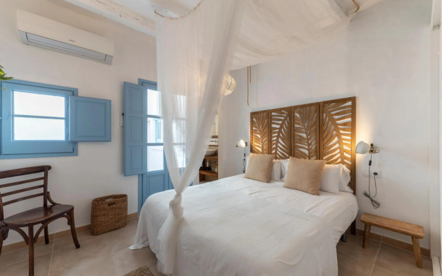 CASA AZUL stunning house a few metres from the bea