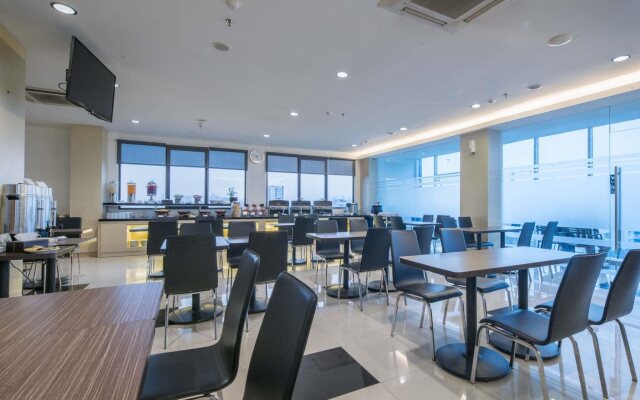 Hotel 88 Grogol by WH