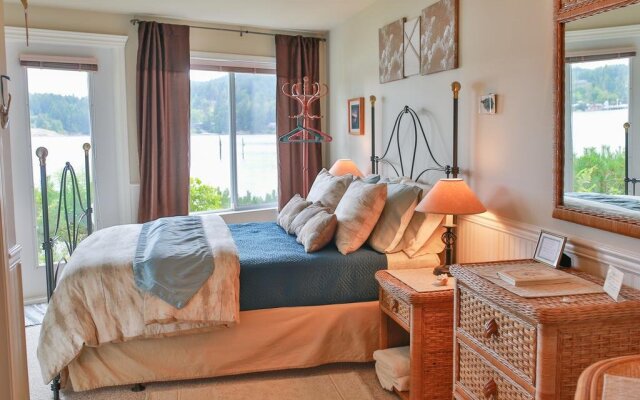 Beach House Salt Spring