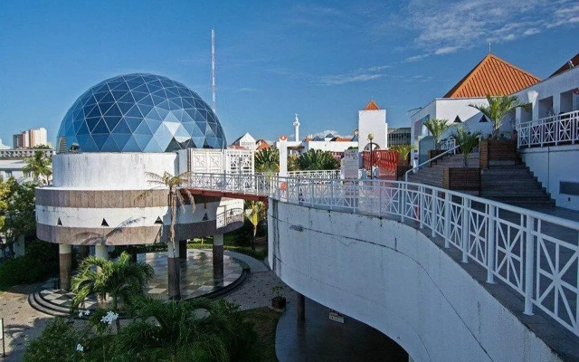 Completo em Hotel Localização Perfeita