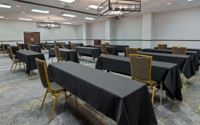 Embassy Suites by Hilton Dallas Park Central Area