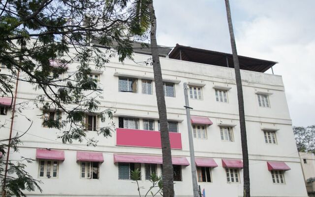 OYO 10473 Basavanagudi