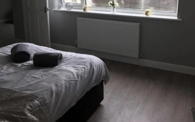 Pet-friendly - 2 Bedrooms Bungalow hot tub Parking