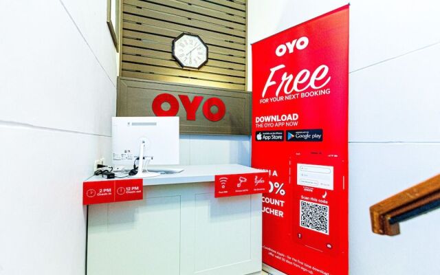 OYO 380 Jomthong Mansion