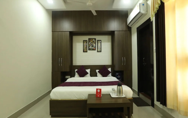 OYO 10472 Hotel Queen