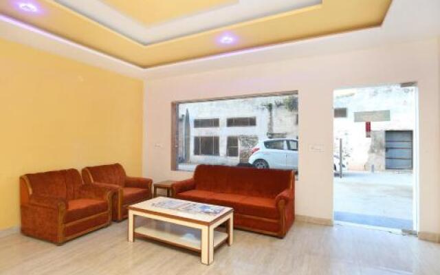 OYO 22238 Hotel Baaz