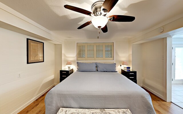 The Purple House - Four Bedroom Home