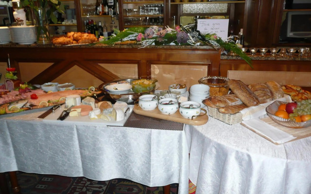 Logis Hôtel Au Lion Rouge