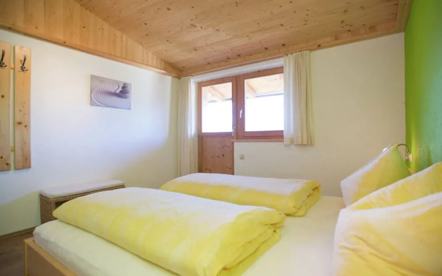 Gorgeous Chalet with Hot Tub in Tyrol