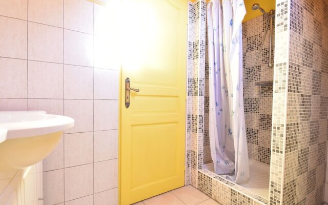 Cozy Holiday Home in Florimont-Gaumier with Private Pool