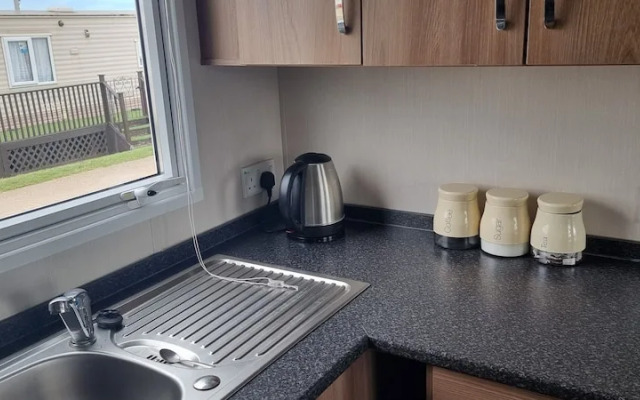 Lovely 8 Berth Direct Beach Access