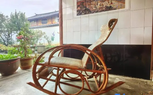 Lijiang Wenfu Courtyard Inn