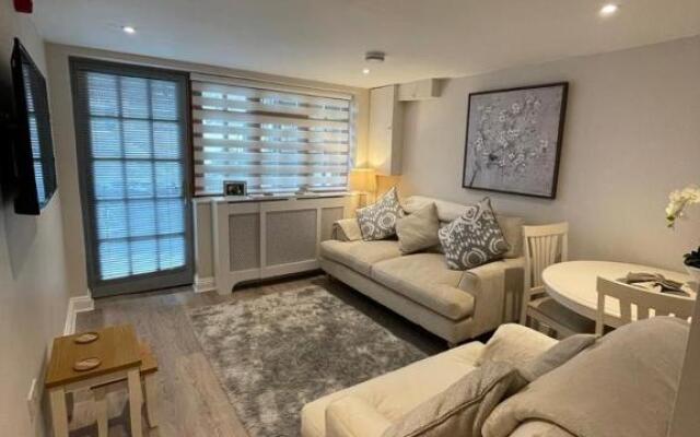 Dancy Mews Over 30's Only apartment