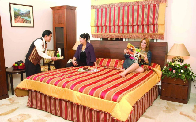 Hotel Golden Oasis