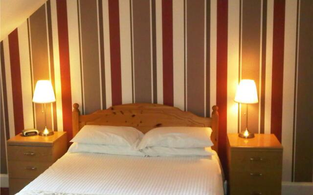 Crown Court Hotel & Bar.