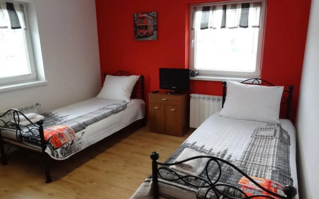 Leo Hostel