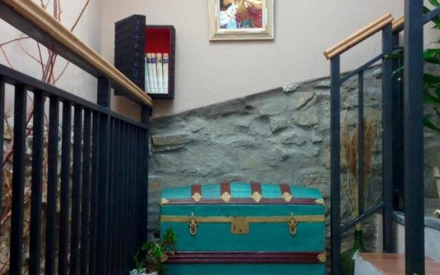 Ana de las Tejas Azules