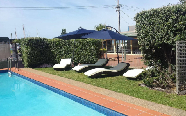 Shifting Sands Motel